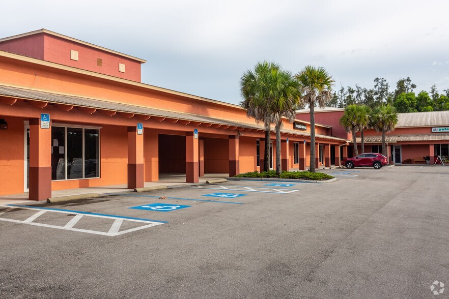 More Photos Of 10650 Metro Pky, Fort Myers Showroom For Lease