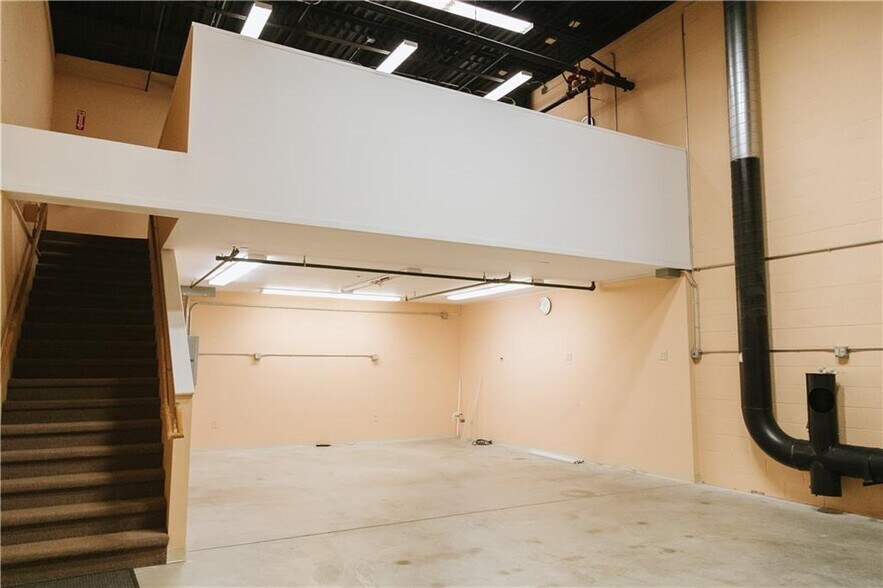 More Photos Of 81 Western Industrial Dr, Cranston Warehouse For Sale