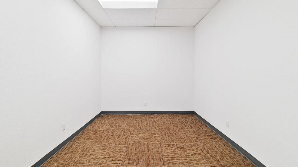 More Photos Of 2503 Lake Rd, Huntsville Office For Lease