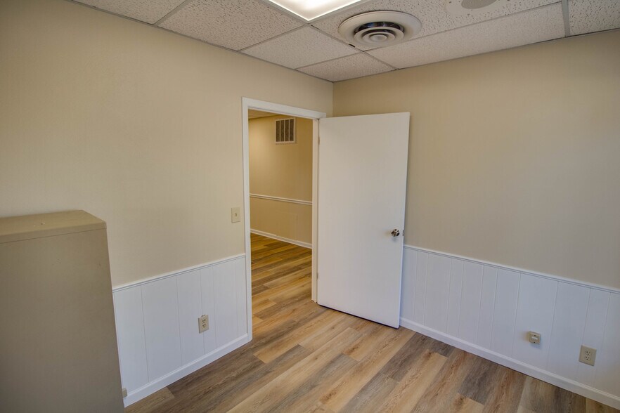 More Photos Of 202 W Main St, Glen Carbon General Retail For Sale