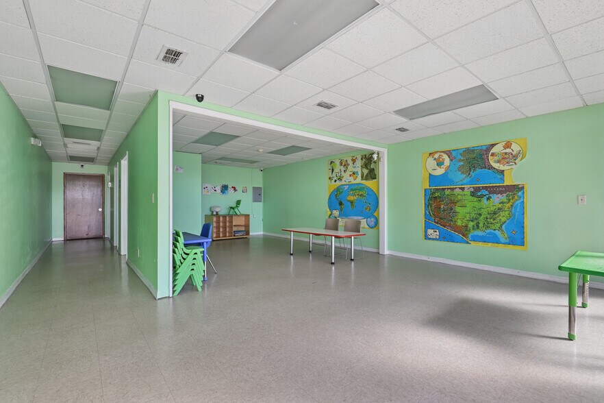 More Photos Of 772 Foxridge Center Dr, Orange Park Office For Sale