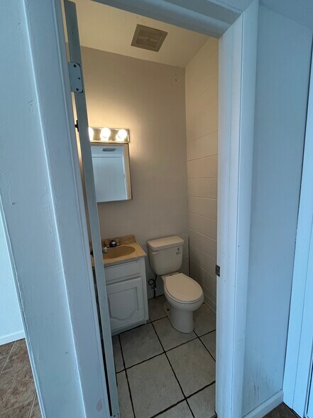 More Photos Of 3500-3516 N Clinton St, Fort Wayne Storefront Retail Office For Lease