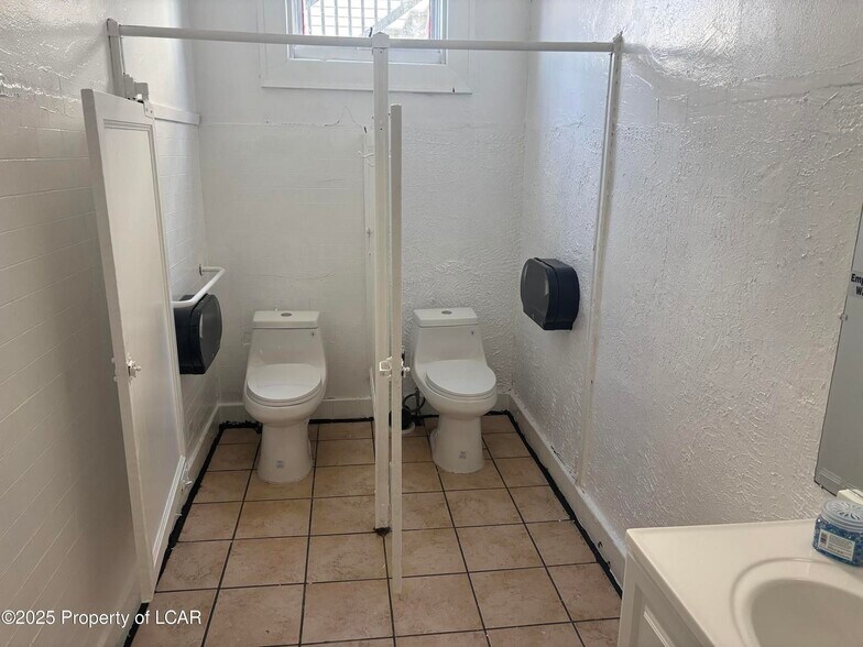 More Photos Of 317 Main St, Dupont Bar For Sale