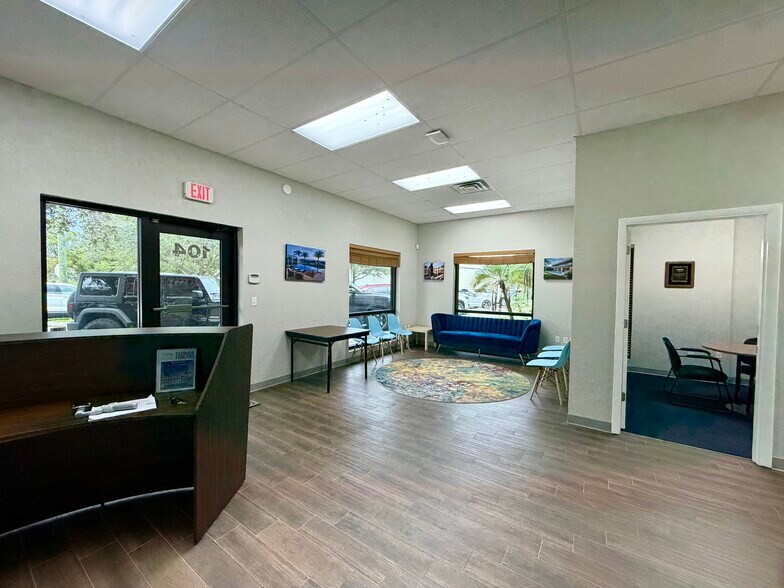 More Photos Of 2555 Porter Lake Dr, Sarasota Light Manufacturing For Sale