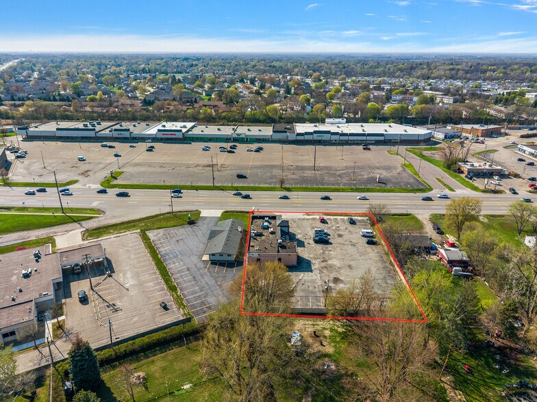 More Photos Of 37116 S Groesbeck Hwy, Clinton Township Restaurant For Sale