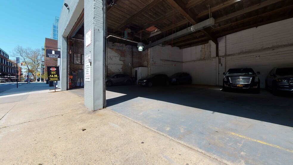 More Photos Of 139 Charles St, New York Storefront For Lease