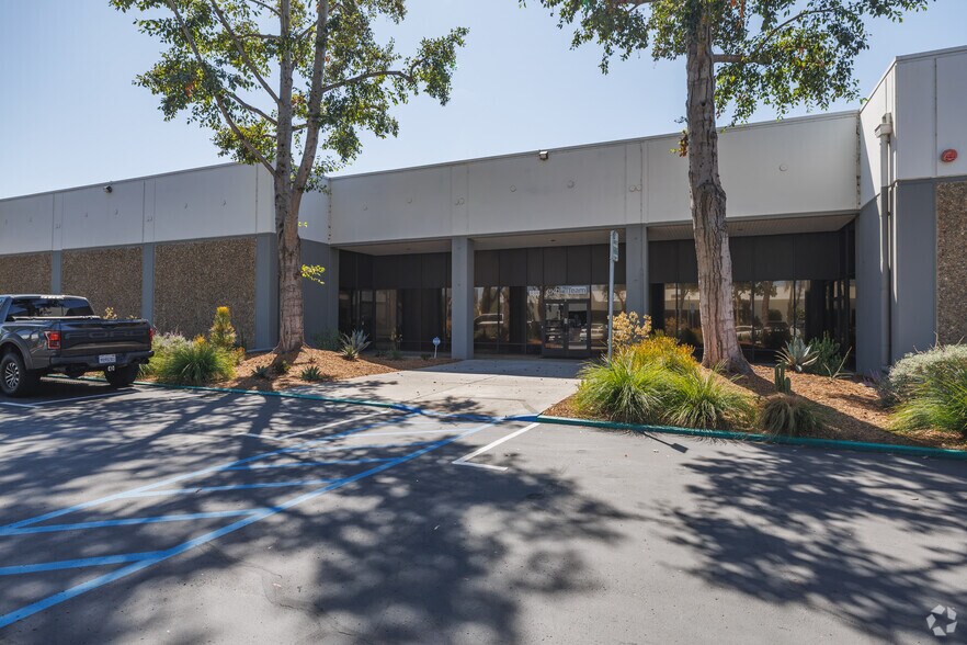 More Photos Of 8829-8835 Complex Dr, San Diego Warehouse For Lease
