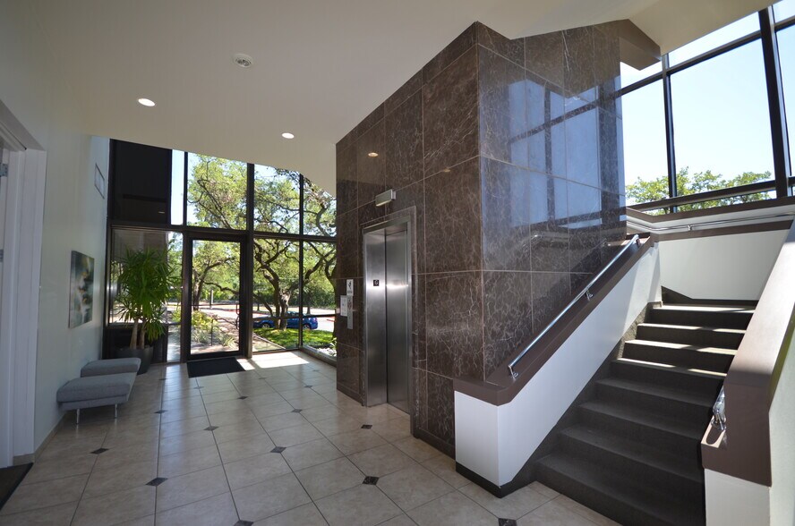 More Photos Of 3409 Executive Center Dr, Austin Unknown For Lease
