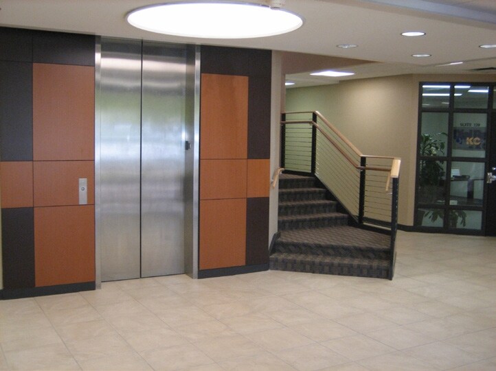 More Photos Of 8205 W 108th Ter, Overland Park Office For Lease