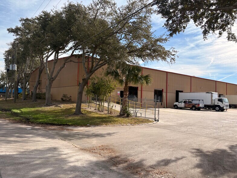 More Photos Of 400 Central Park, Sanford Warehouse For Sale