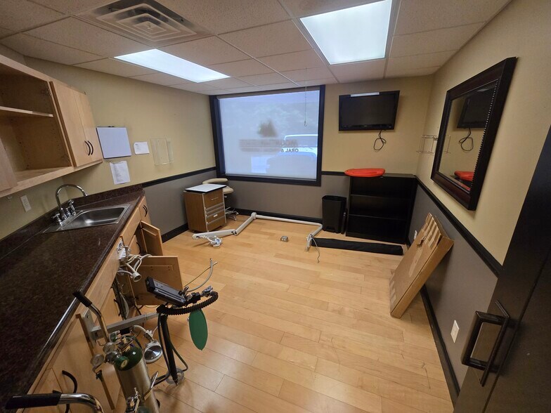 More Photos Of 427-433 Carriage Dr, Beckley Medical For Sale