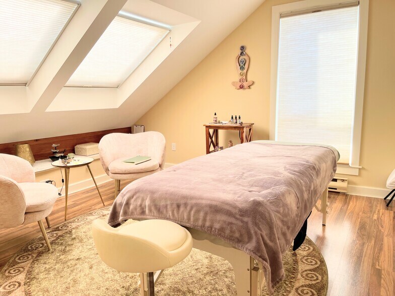 More Photos Of 24 Salt Pond Rd, Wakefield Medical For Lease