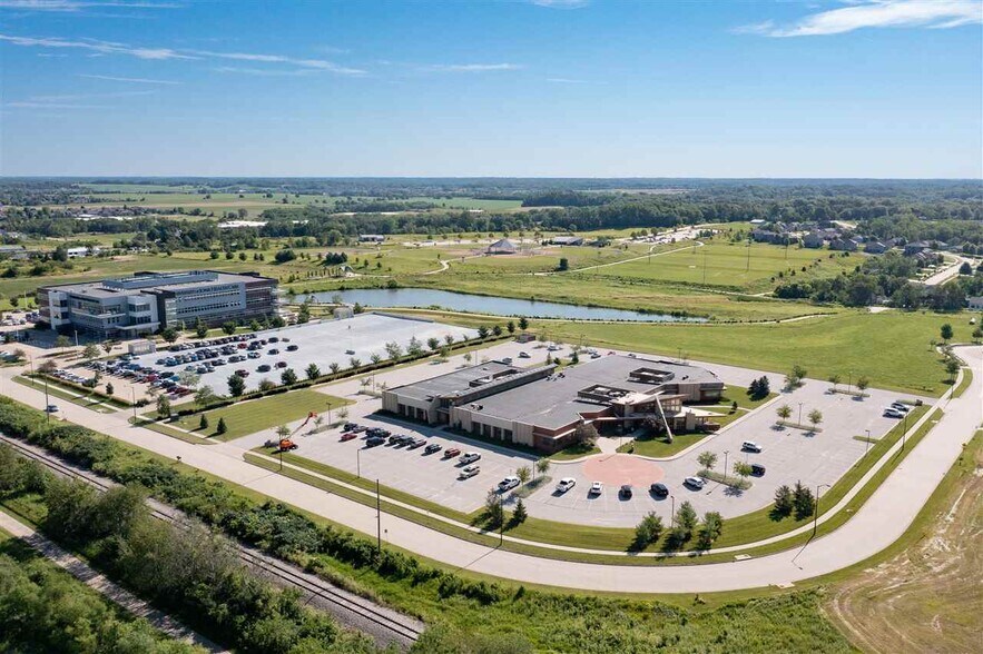 More Photos Of 3273 Ridgeway Dr, Coralville Office For Lease