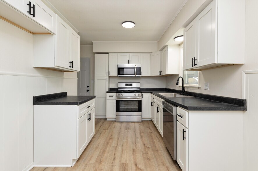 More Photos Of 1100 2nd St NE, Bondurant Industrial For Sale