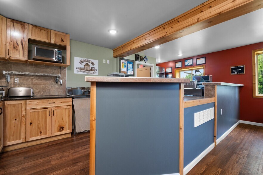 More Photos Of 915 S Clinton St, Stockbridge Restaurant For Sale