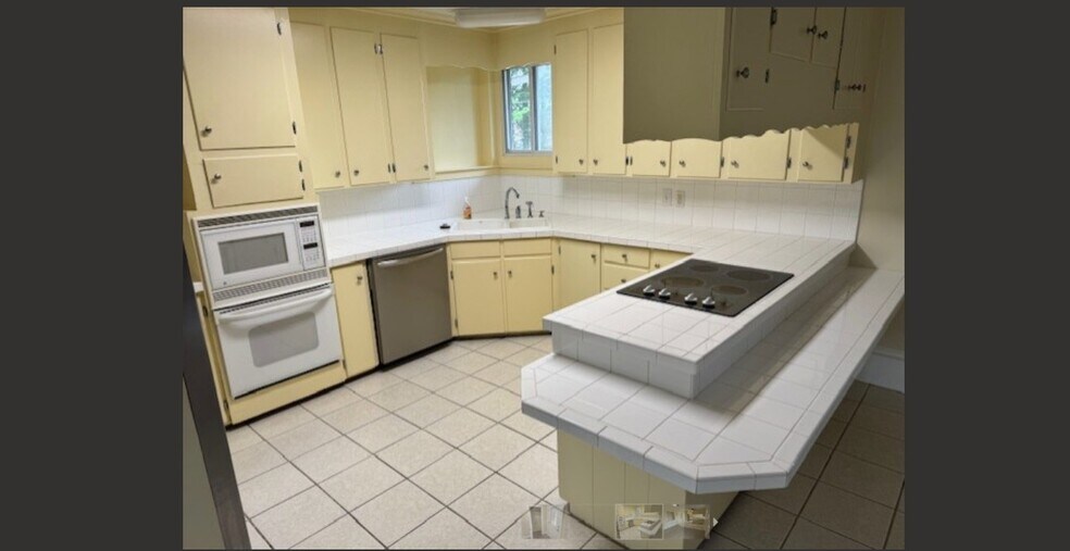 More Photos Of 4909 Boone Trl, Millers Creek Flex For Sale