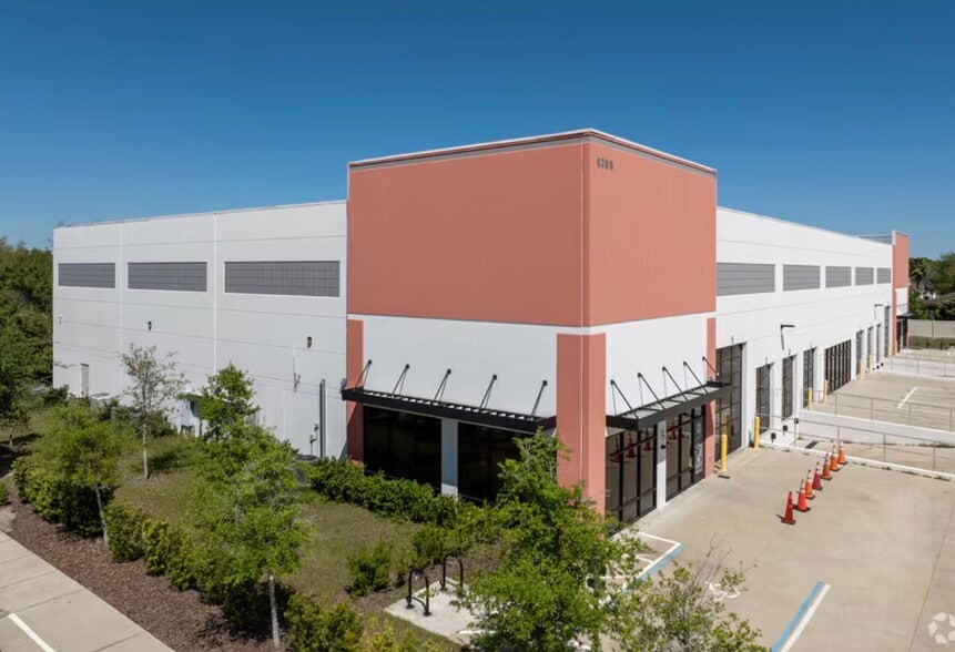 More Photos Of 6769 Curtis St, Orlando Warehouse For Lease