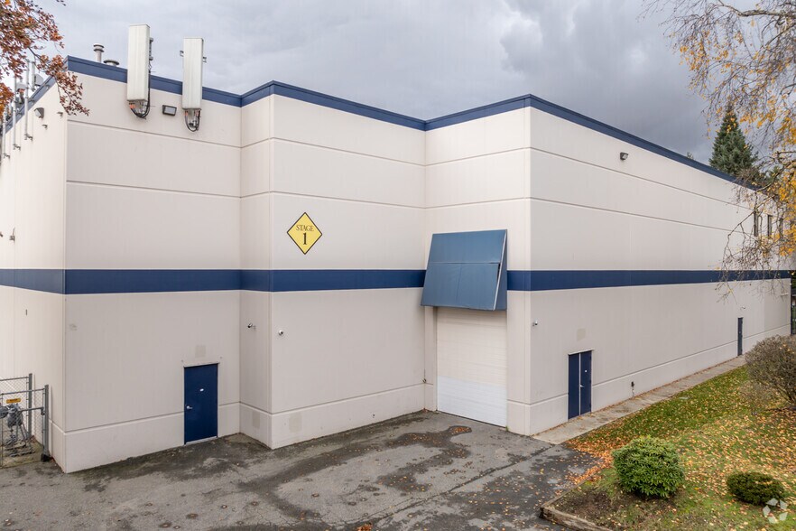 More Photos Of 7588 Winston St, Burnaby Warehouse For Lease
