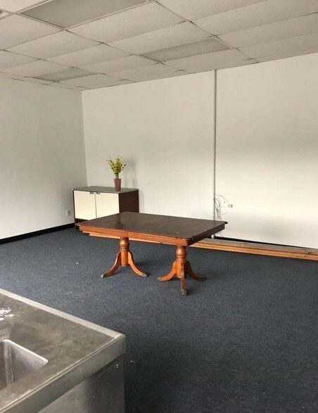 More Photos Of 7400 Marshall Rd, Upper Darby Township Storefront Retail Residential For Sale