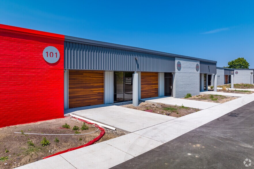 More Photos Of 8949 N Deerbrook Trl, Brown Deer Light Distribution For Sale