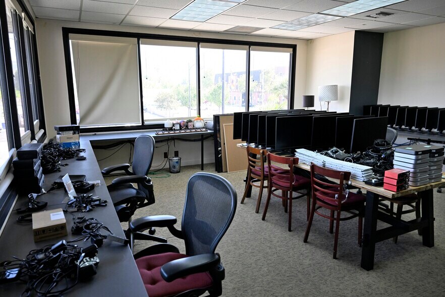 More Photos Of 1819 W Olive Ave, Burbank Office For Lease