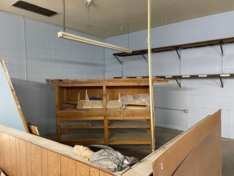 More Photos Of 105 N Main St, Roswell Storefront For Sale