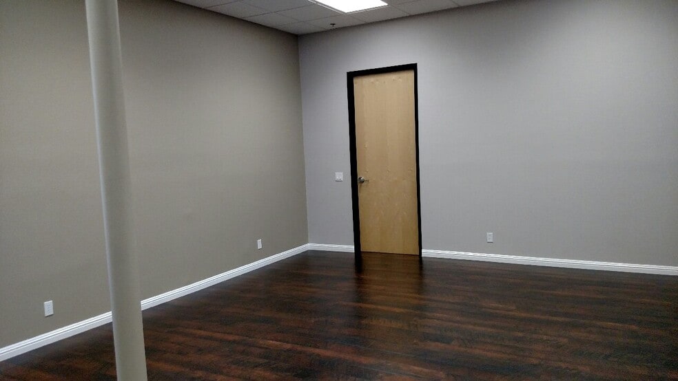 More Photos Of 11591 Markon Dr, Garden Grove Warehouse For Lease