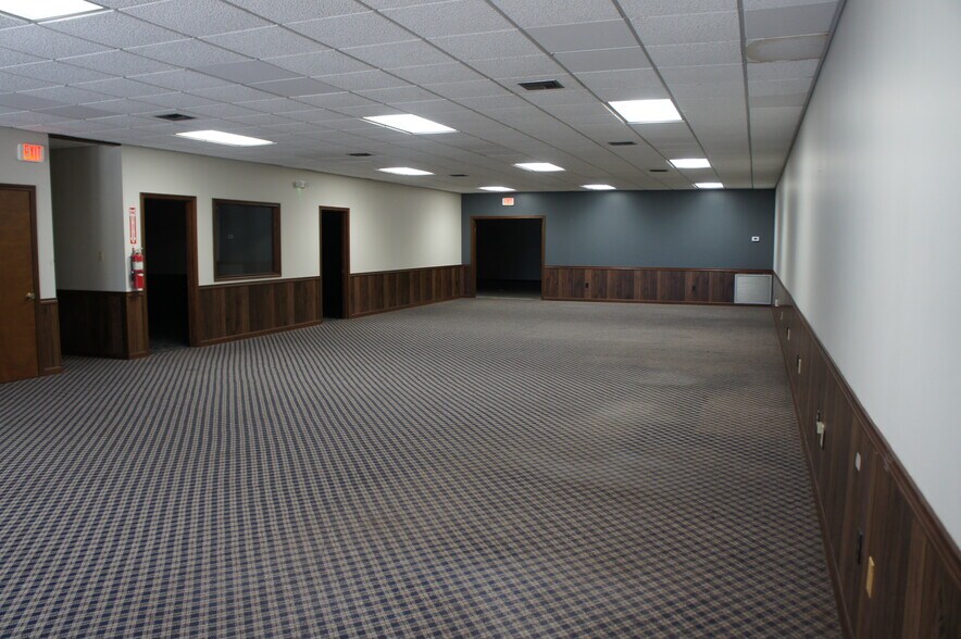 More Photos Of 3505 W Admiral Doyle Dr, New Iberia Flex For Lease