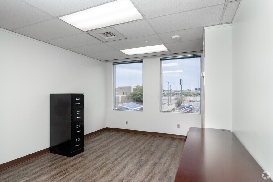 More Photos Of 6070 Gateway Blvd E, El Paso Office For Lease