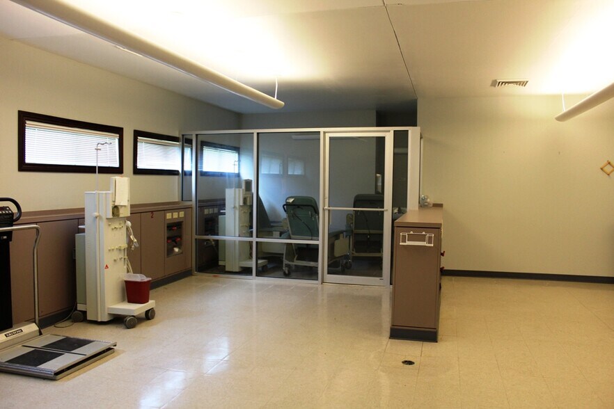 More Photos Of 1506 E Lincoln Rd, Idabel Medical For Sale