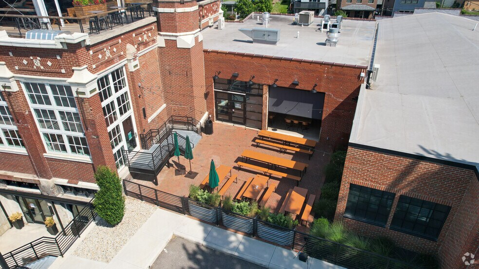 More Photos Of 1086 N 4th St, Columbus Office For Lease