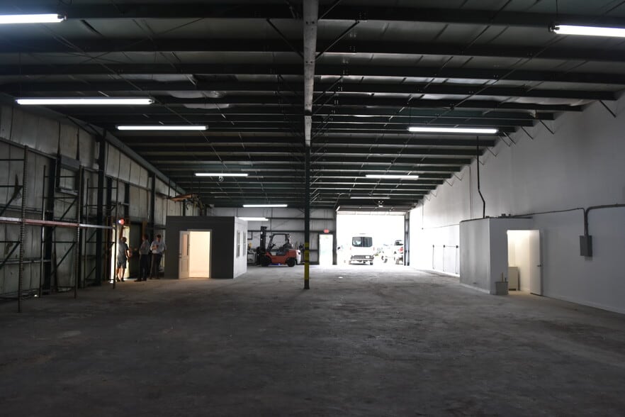 More Photos Of 12295 Automobile Blvd, Clearwater Warehouse For Lease