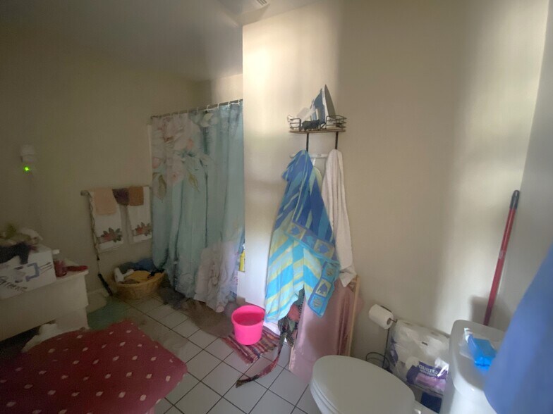 More Photos Of 1 Proactive Dr, New Florence Hotel For Sale