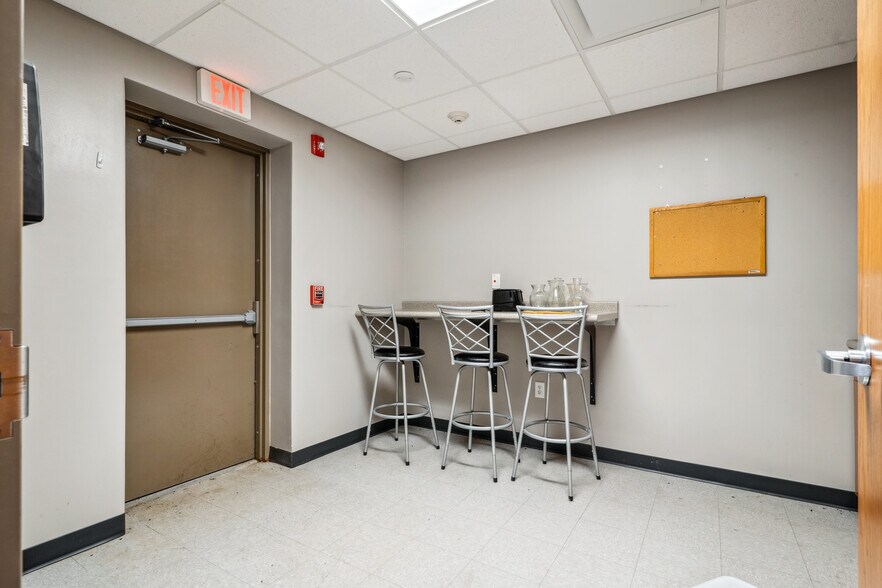 More Photos Of 1414 Main St, Keokuk Office For Sale