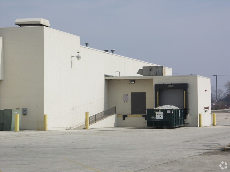 More Photos Of 342-380 W Chrysler Dr, Belvidere Storefront For Sale