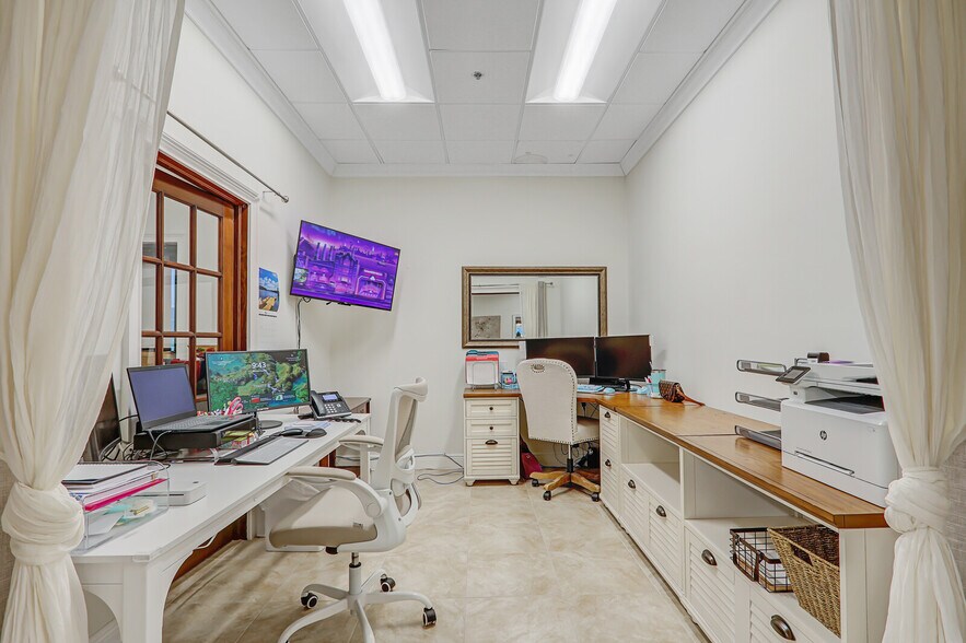 More Photos Of 955 SE Central Pky, Stuart Office For Lease