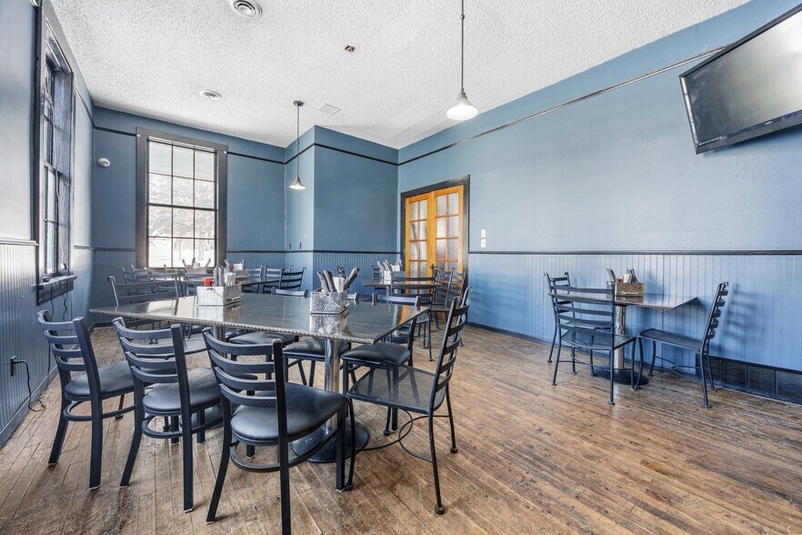 More Photos Of 511 Fergus Ave, Erhard Restaurant For Sale