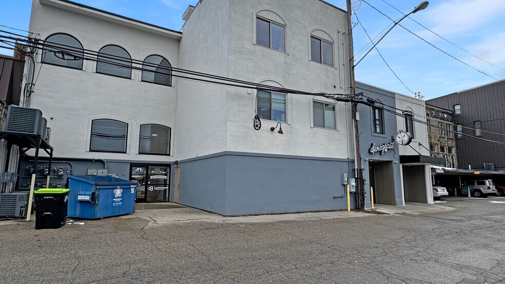 More Photos Of 117 N Mitchell St, Cadillac Medical For Lease