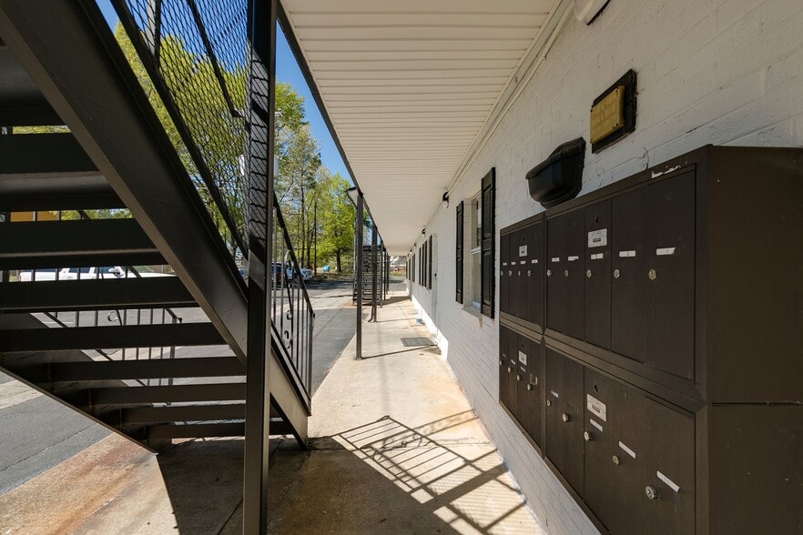 More Photos Of 37 Labrook Dr, Richmond Apartments For Sale