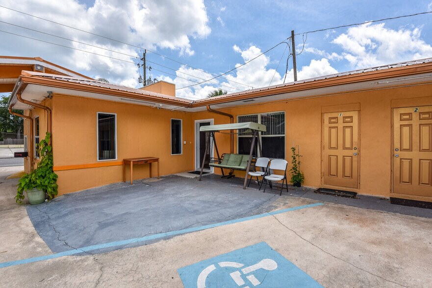 More Photos Of 1020 S Ridgewood Ave, Daytona Beach Hotel For Sale