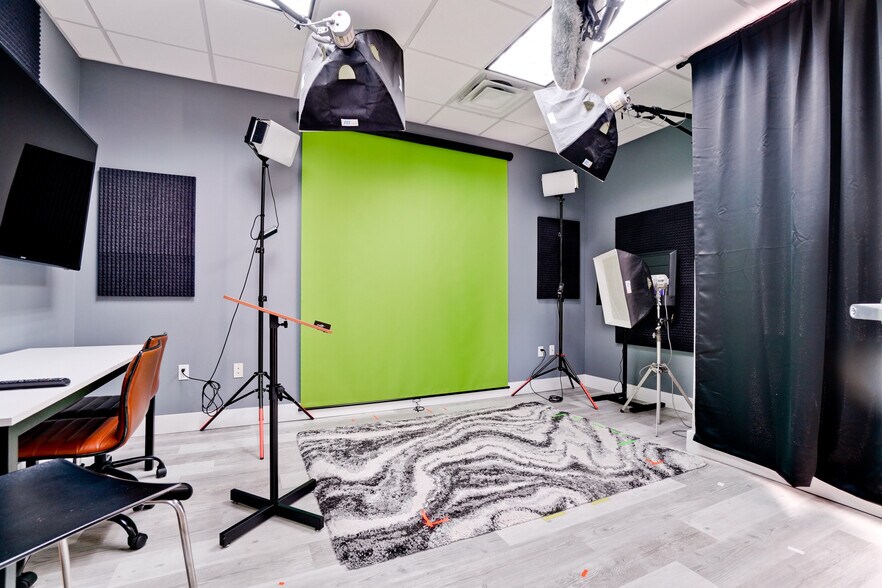 More Photos Of 2170 Main St, Sarasota Loft Creative Space For Sale