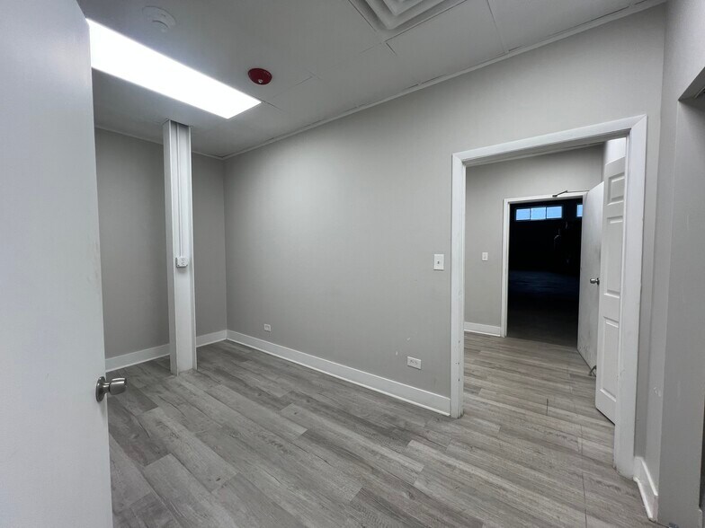 More Photos Of 119 Bond St, Elk Grove Village Warehouse For Lease