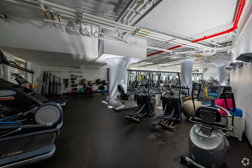 More Photos Of 2728 Thomson Ave, Long Island City Apartments For Sale