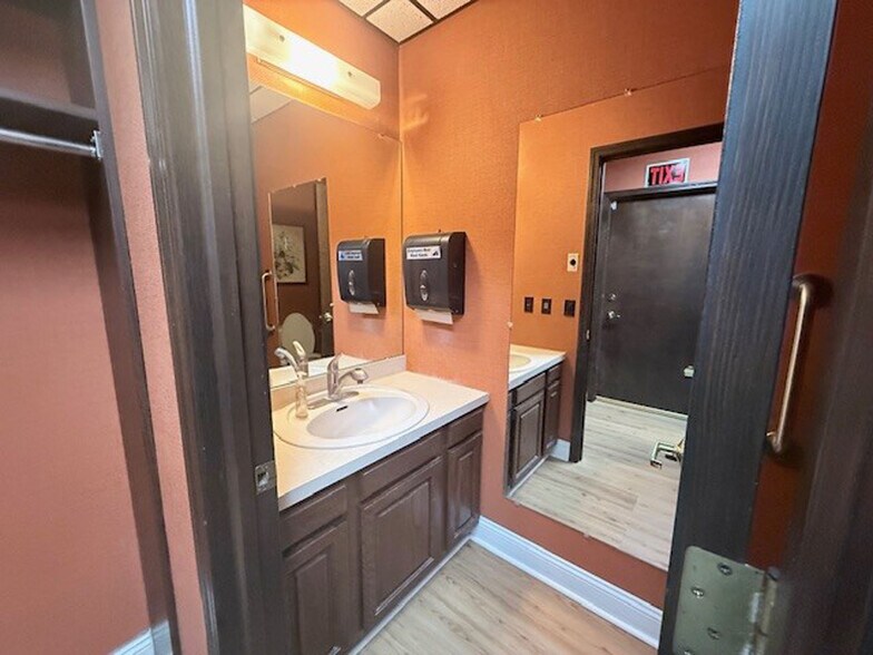 More Photos Of 4025 W Main St, Kalamazoo Medical For Sale