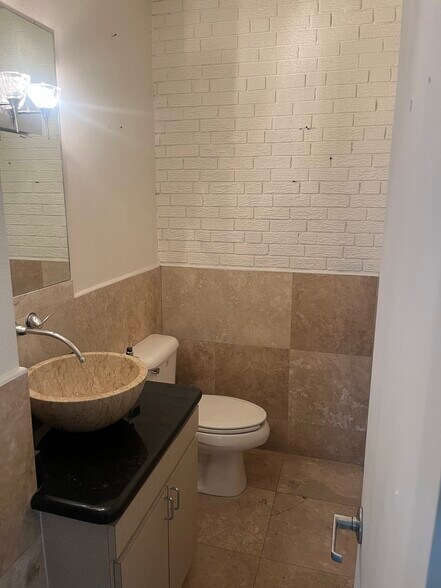 More Photos Of 6232 E Gateway Blvd, El Paso Freestanding For Lease