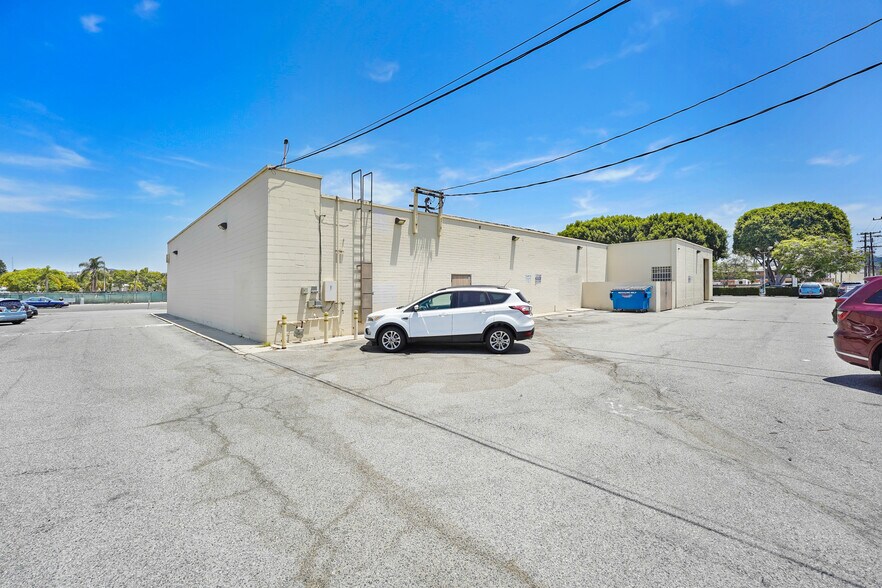 More Photos Of 5299 Sepulveda Blvd, Culver City Freestanding For Lease