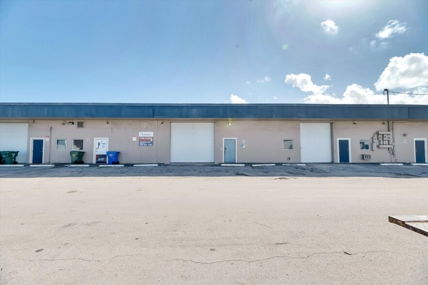 More Photos Of 224 NE 32nd Ct, Oakland Park Warehouse For Sale