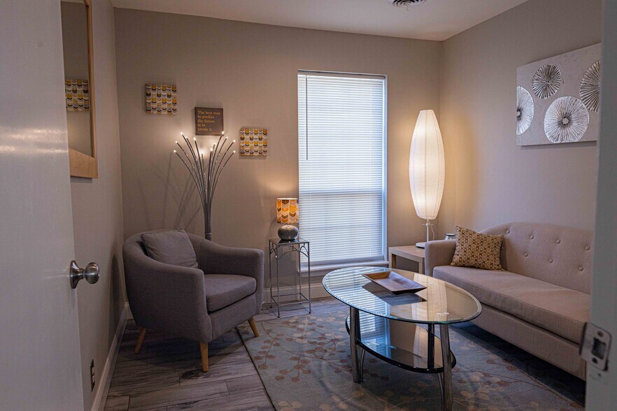 More Photos Of 513-515 N Mur-Len Rd, Olathe Medical For Sale