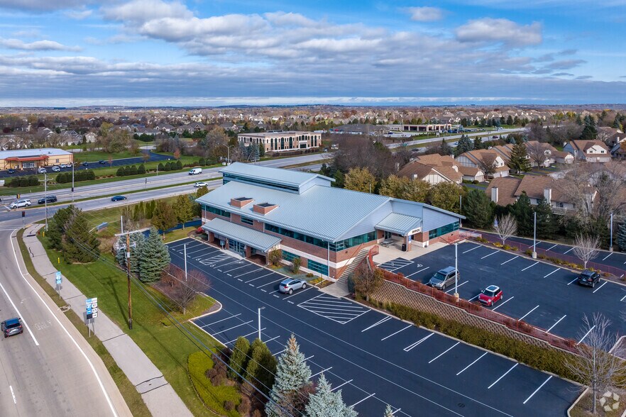 More Photos Of W239 N3490 Pewaukee Rd, Pewaukee Office For Sale