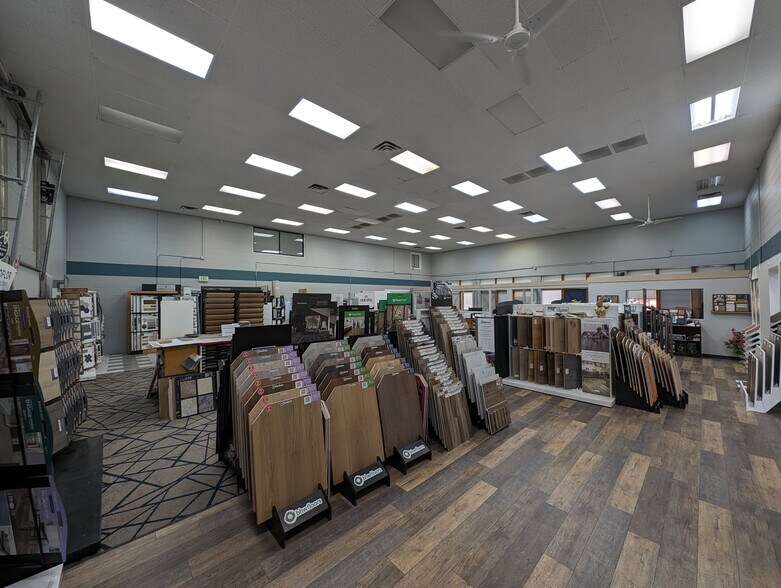 More Photos Of 27 N Union Blvd, Colorado Springs Showroom For Sale